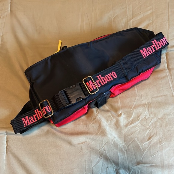 Vintage Marlboro Fanny pack - Picture 2 of 3